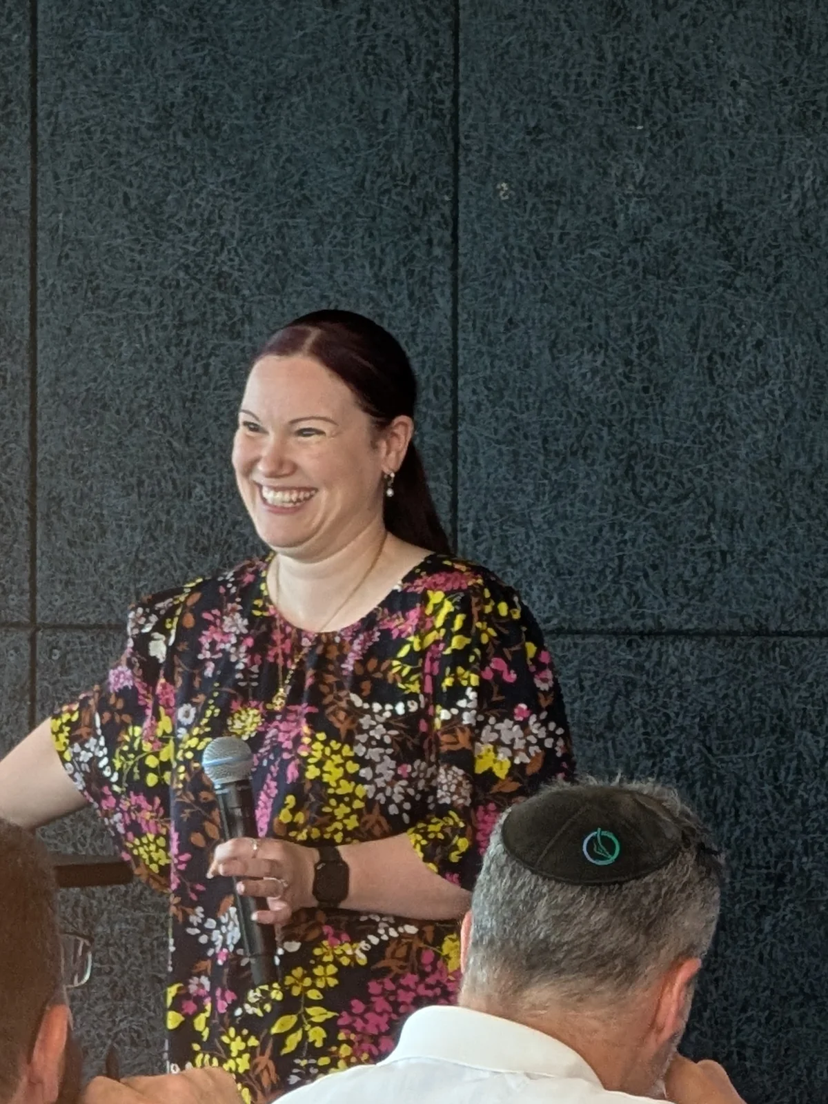 Jodee Bibaeff presenting an AI Mastery workshop