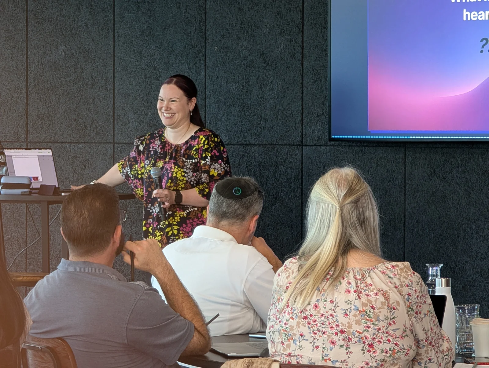 Jodee Bibaeff presenting an AI Mastery workshop